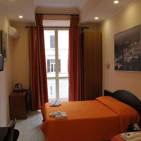 Отель Premier Cavour Рим Экстерьер фото