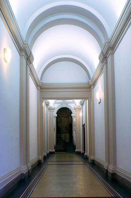 Отель Premier Cavour Рим Экстерьер фото